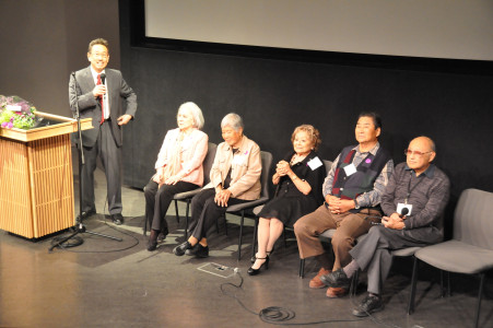 John Esaki, Director of JANM's Frank H. Watase Media Arts Center leads a Q&A with the interviewees and the project's videographers.