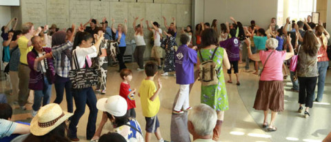 Visitors get in the Obon spirit with a communal bon odori dance at JANM's 2013 Natsumatsuri Family Festival. Photo by Russell Kitagawa.