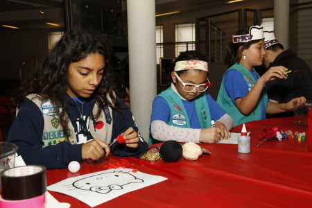 JANM staff then helped the Scouts to make their own Hello Kitty-inspired artwork. Photo: Russell Kitagawa.