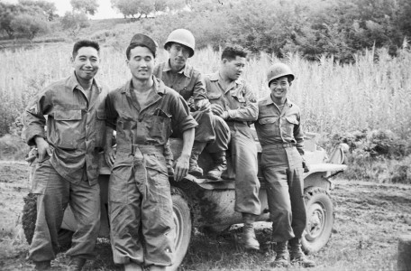 522nd Service Battery personnel, near Rosignano, Italy, 1944. Japanese American National Museum, Sus Ito Collection. Now on view as part of the exhibition Before They Were Heroes: Sus Ito’s World War II Images.