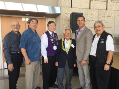 L to R: Volunteer photographers Russell Kitagawa, Gary Ono, and Richard Watanabe with WWII veteran photographer Sus Ito, JANM President and CEO Greg Kimura, and JANM event photo coordinator and librarian Richard Murakami.