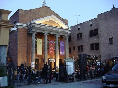 Tuesday Night Café in the Aratani Courtyard of Union Center for the Arts. Photo: Fiona Potter for Discover Nikkei.