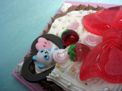 The cake frosting effect can be achieved with acrylic paint. Photo by Courtney via Flickr Creative Commons.